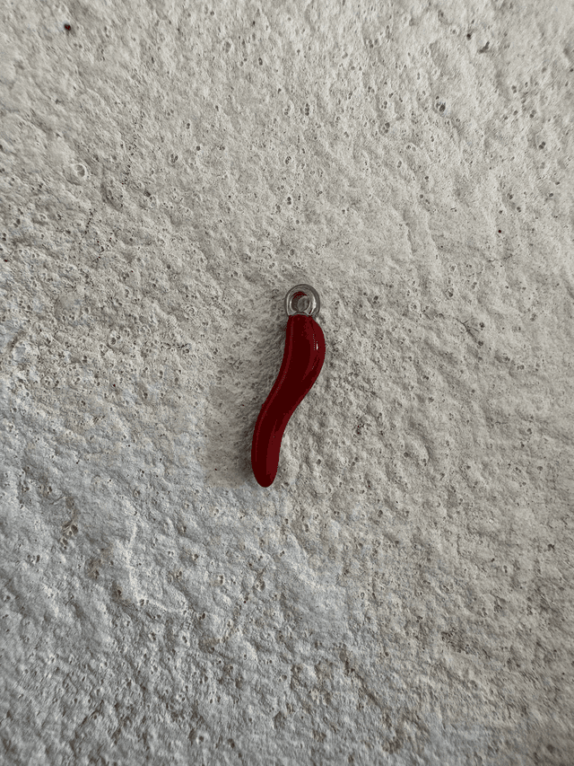 Charm Piment rouge argenté